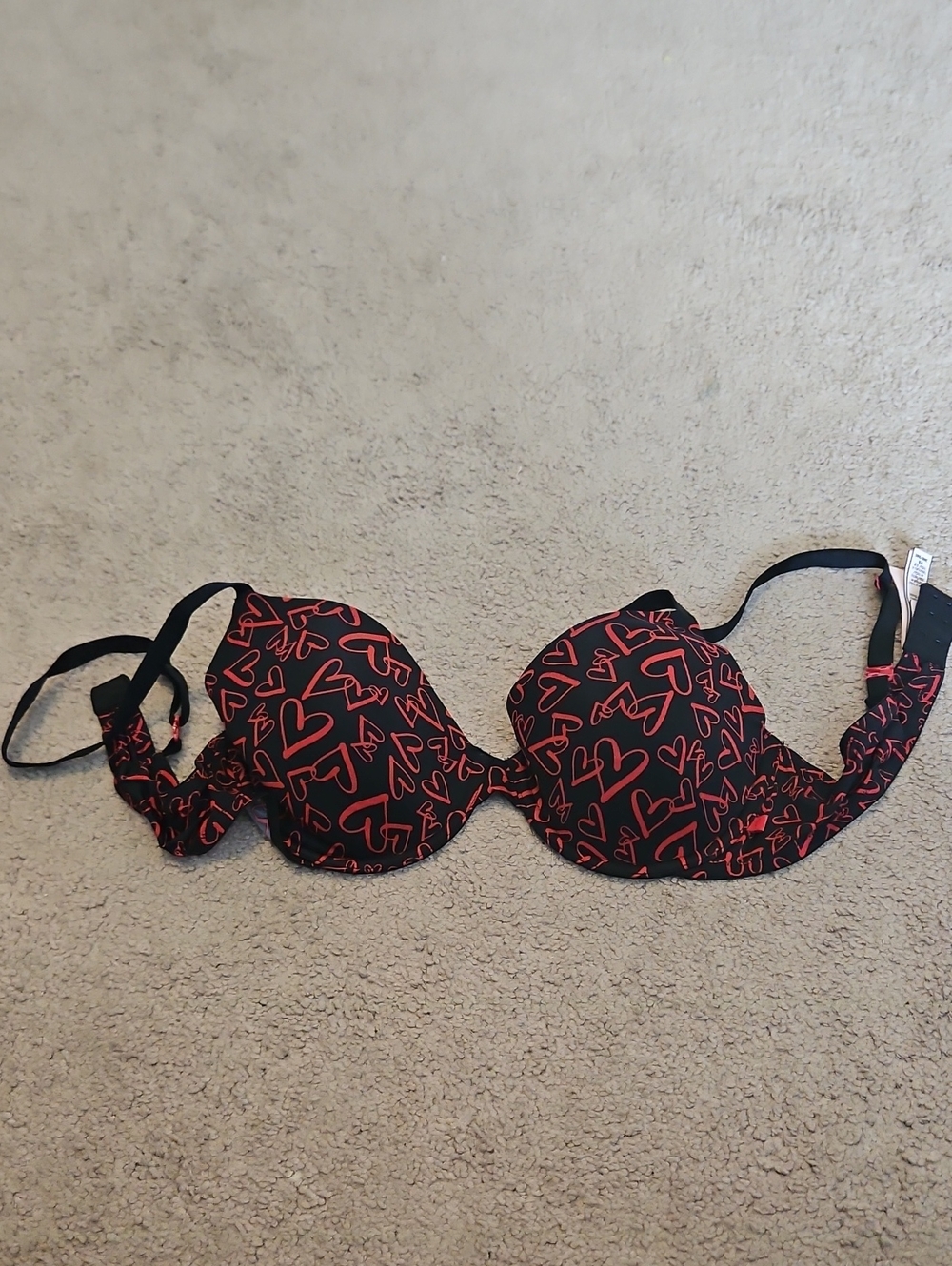 EUC Victoria's Secret Body By Victoria Demi 38B Black Bra with Red Heart Print